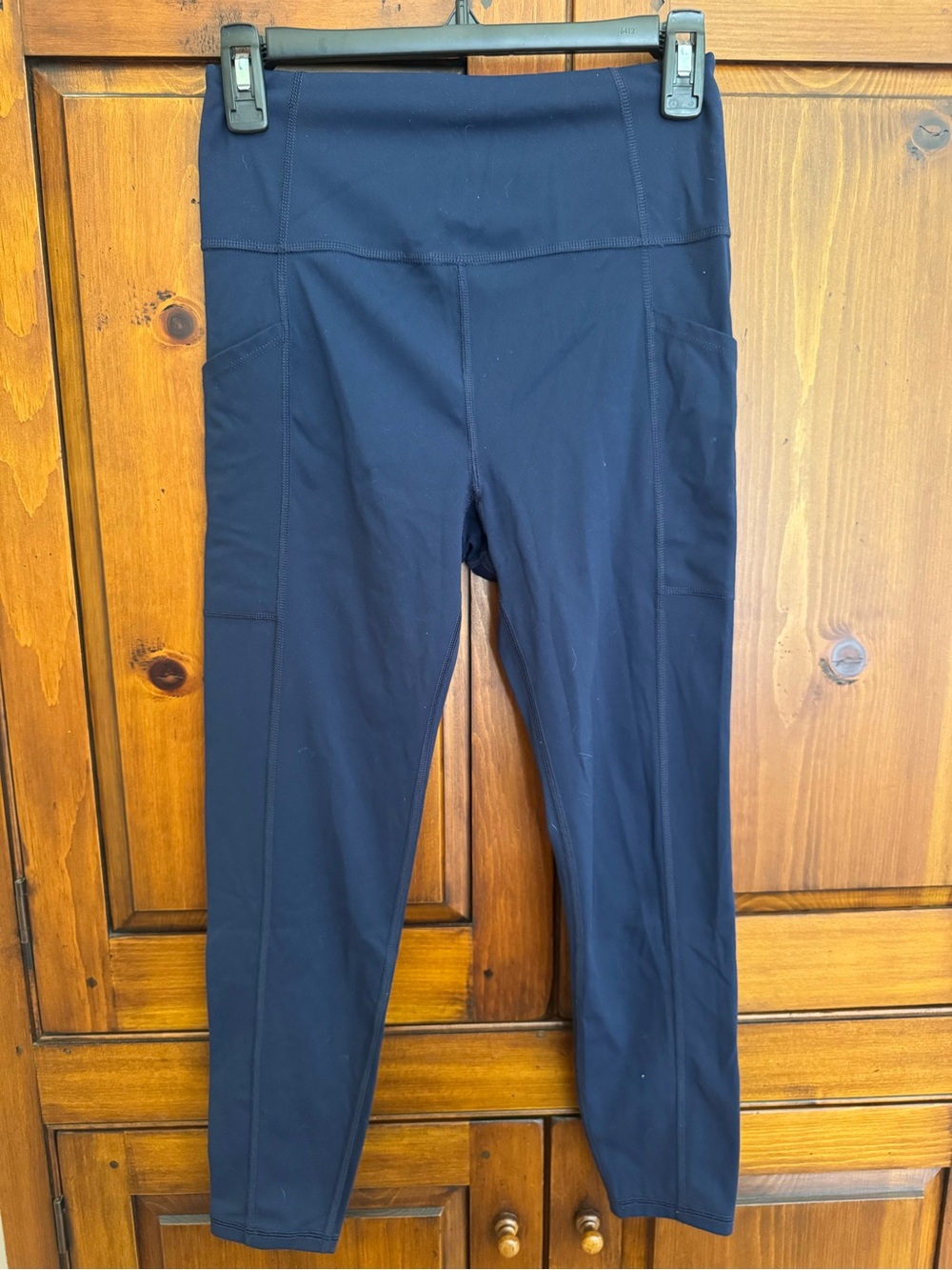 Lou & Grey Navy Size Medium High-Rise Pocket Soft Sculpt 7/8 Leggings. NWOT